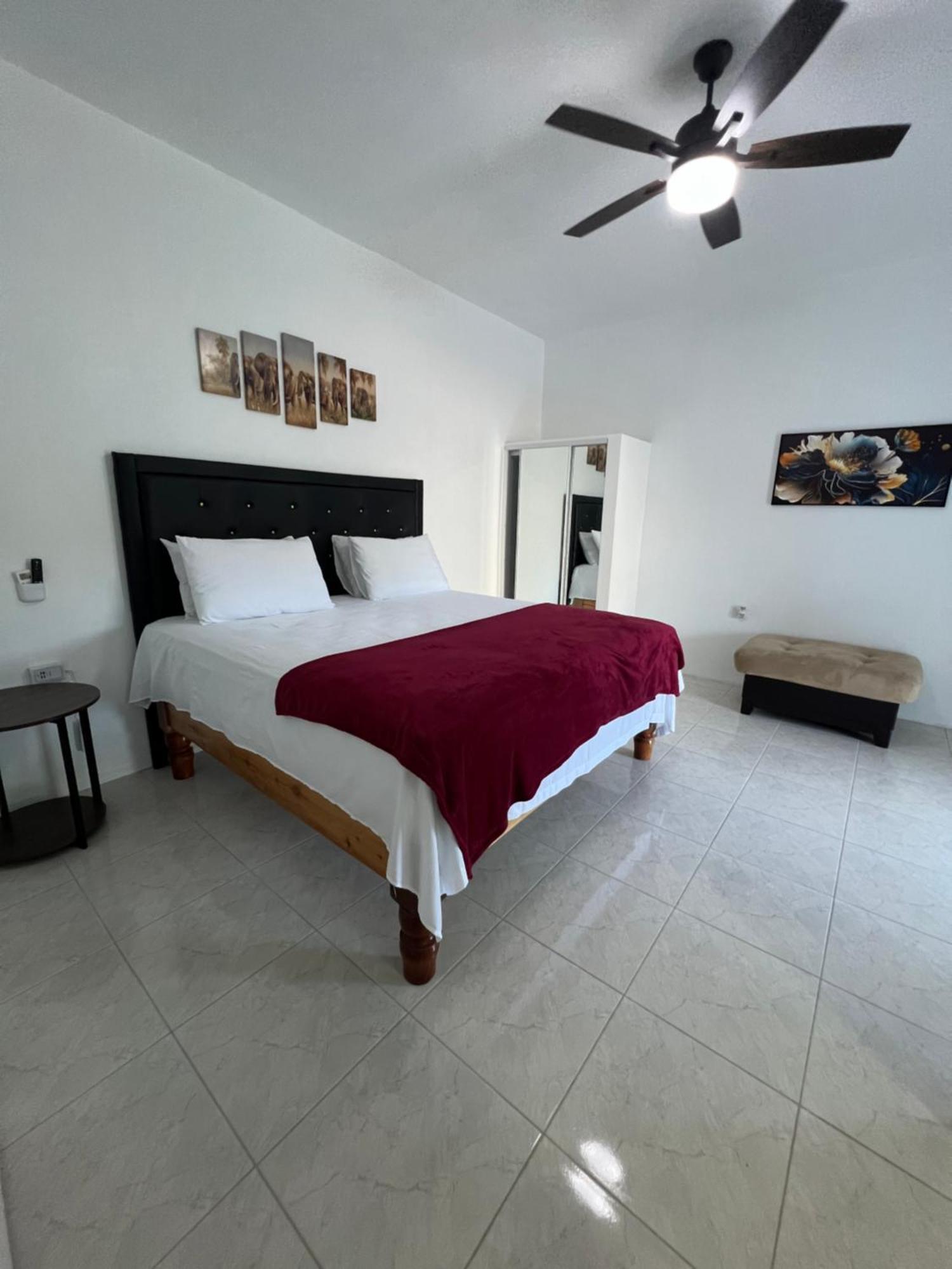 Luxury Apartments At Case De Coco, Ocho Rios Jamaica מראה חיצוני תמונה